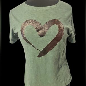 Cute fitted slightly cropped top